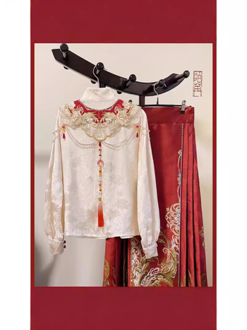 Ženski Hanfu u novom kineskom stilu za proslavu nazdravljanja i zaruke, izšiveni top s oblacnim ramenima, crvena tradicionalna suknja s detaljima izšivanja