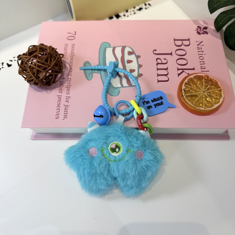 Розово плюшено чудовище с едно око — ключодържател с огледало и флорален дизайн