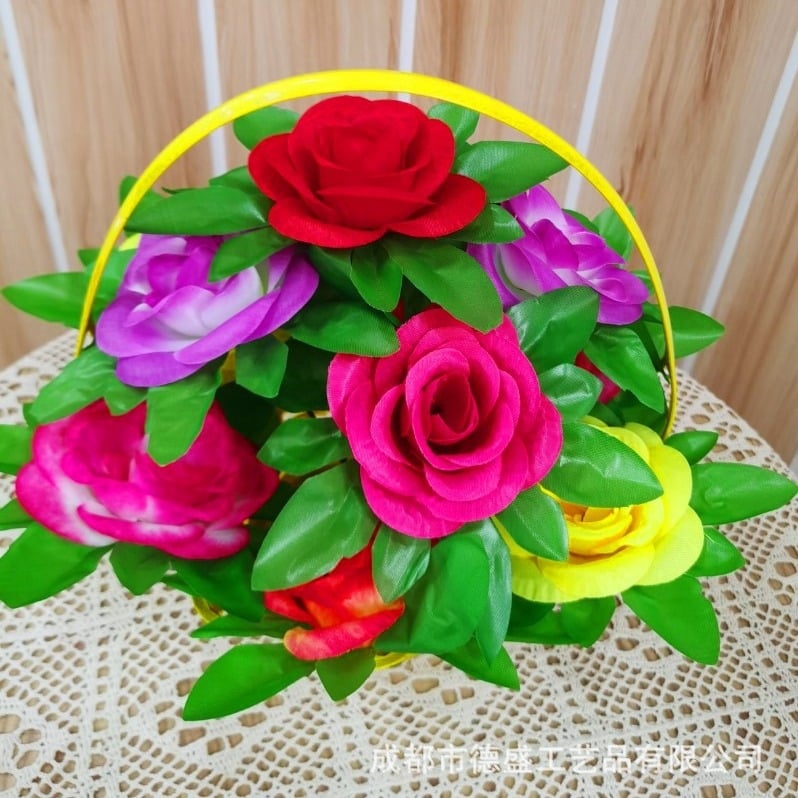 Set cu buchet de trandafiri artificiali din satin și coș pentru aranjamente memoriale ale strămoșilor