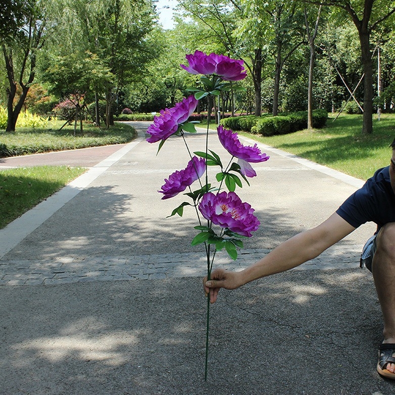 Umjetni buket s pionima i krizantemama, visina 110 cm, promjer cvijeta 22 cm, crveni umjetni cvjetovi za memorijalne obrede
