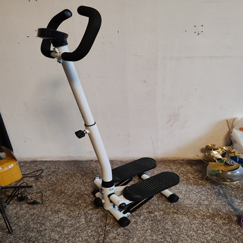 Állítható, többfunkciós kapaszkodóval ellátott otthoni lépcsőző – fitneszeszköz edzésekhez és hegymászáshoz