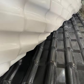 ASA smolasta krova pločica, siva antiknog izgleda, jednodijelna plastična izolacijska pločica