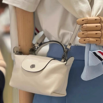 Mini PU dumpling torbica s jednom ručkom; može se nositi preko ramena ili kao crossbody; kompaktna ženska torbica za telefon i kozmetiku.