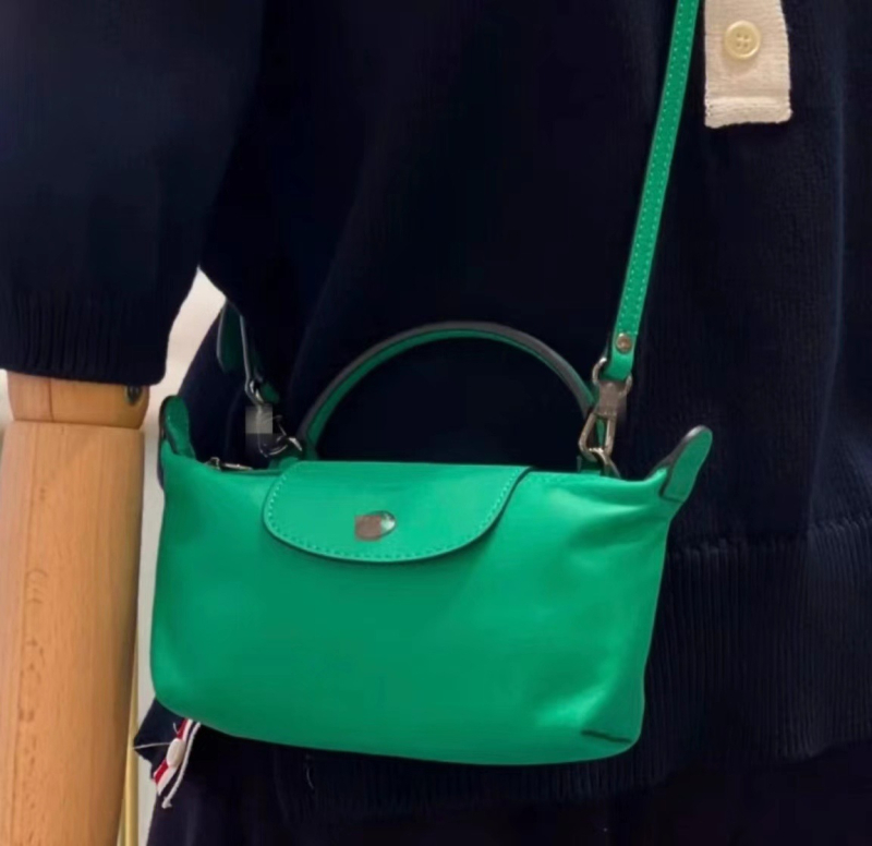 Mini PU dumpling torbica s jednom ručkom; može se nositi preko ramena ili kao crossbody; kompaktna ženska torbica za telefon i kozmetiku.