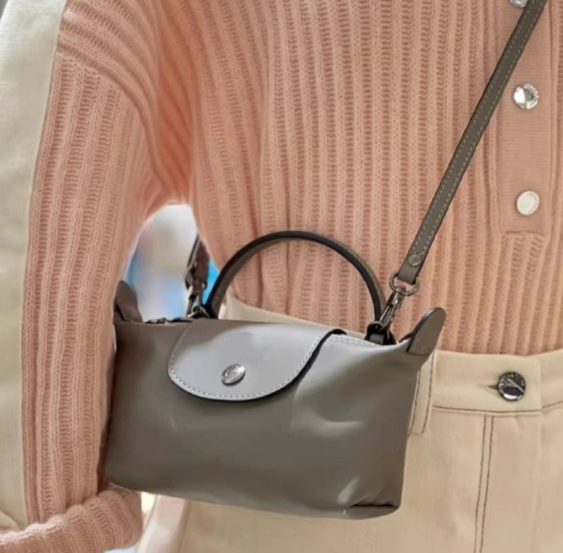 Mini PU dumpling torbica s jednom ručkom; može se nositi preko ramena ili kao crossbody; kompaktna ženska torbica za telefon i kozmetiku.