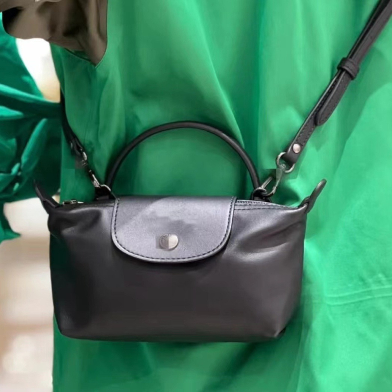 Mini PU dumpling torbica s jednom ručkom; može se nositi preko ramena ili kao crossbody; kompaktna ženska torbica za telefon i kozmetiku.