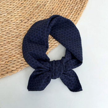 Tengerkék jacquard négyzet alakú sál, vékony és légáteresztő, női nyakvédő és fejkendő kiegészítő