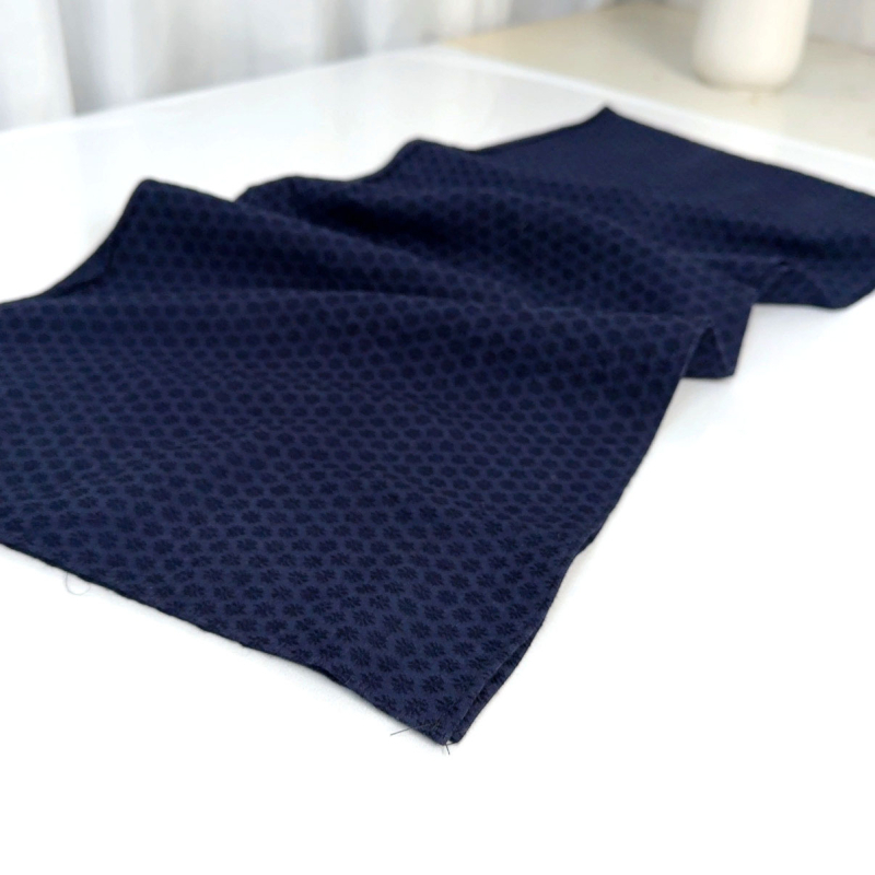 Tengerkék jacquard négyzet alakú sál, vékony és légáteresztő, női nyakvédő és fejkendő kiegészítő