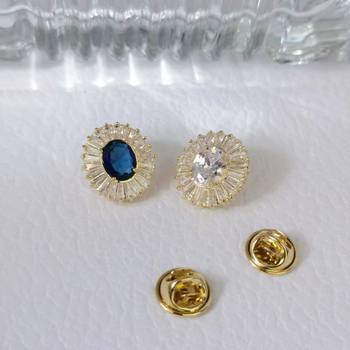Ovratnički pin s mikrougrađenim cirkonima, minimalisticki i elegantan dodatak za košulju