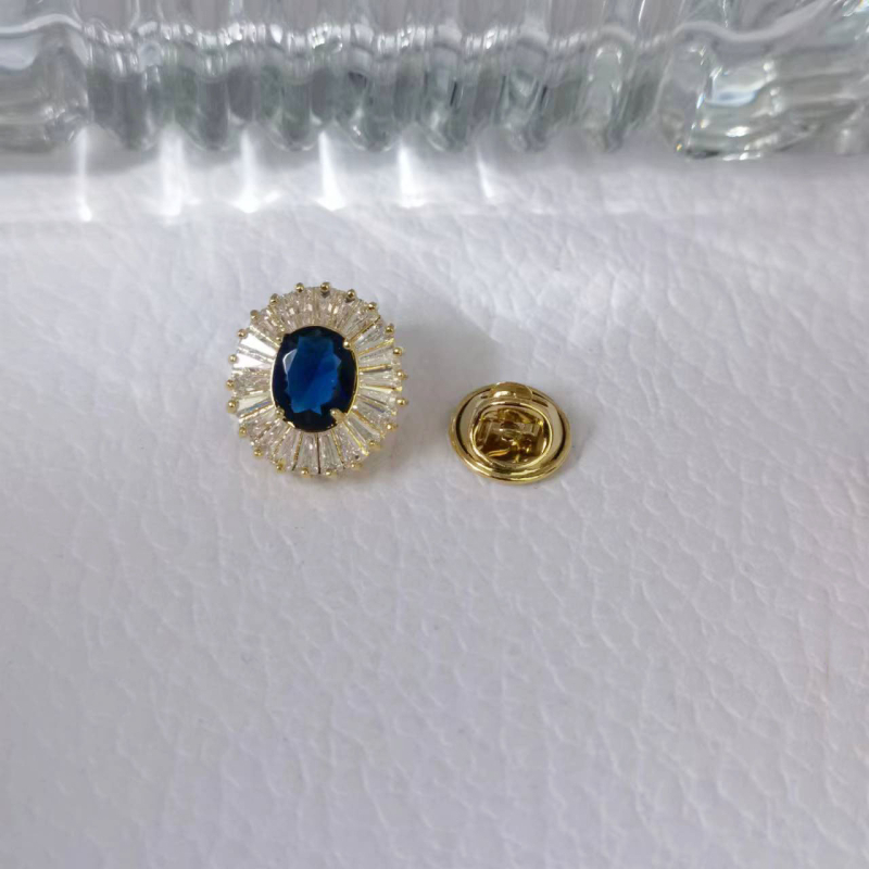 Ovratnički pin s mikrougrađenim cirkonima, minimalisticki i elegantan dodatak za košulju