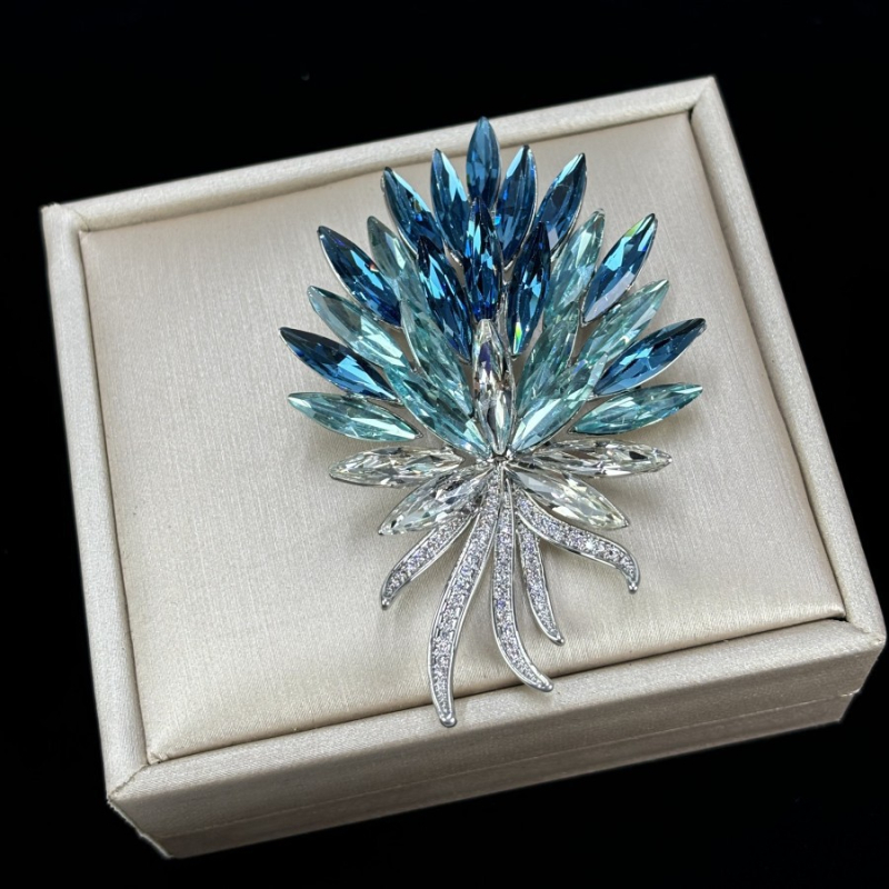 Kristalna broš s motivom klase pšenice – elegantan modni dodatak