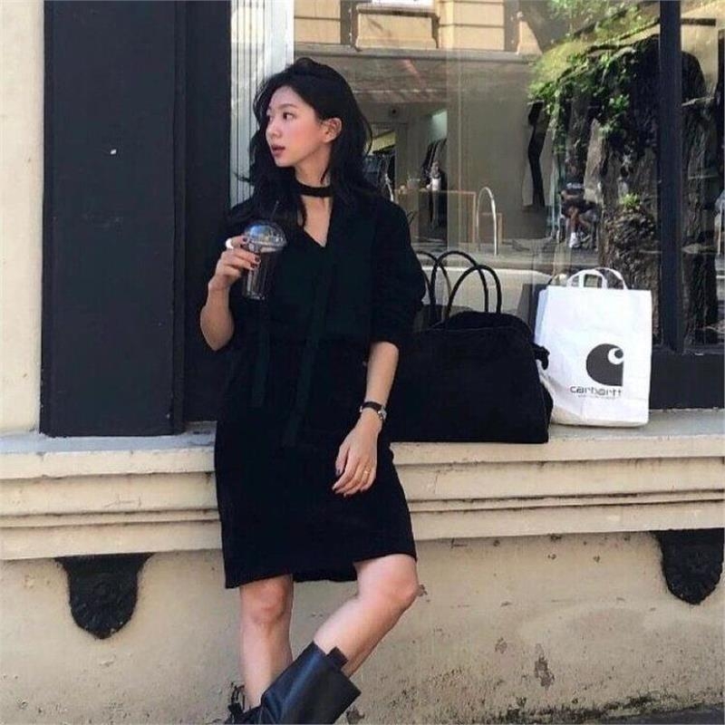 Crni pleteni ogrlica-choker, dugi uski šal u retro stilu