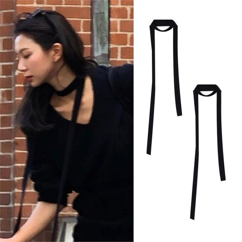 Crni pleteni ogrlica-choker, dugi uski šal u retro stilu