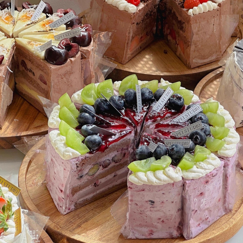 Tiramisu torta omotač s prozirnim papirom za pečenje i PE premazanim podlogama za slastice
