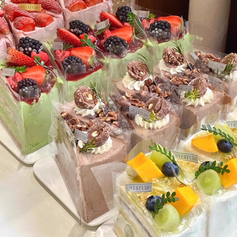 Tiramisu torta omotač s prozirnim papirom za pečenje i PE premazanim podlogama za slastice