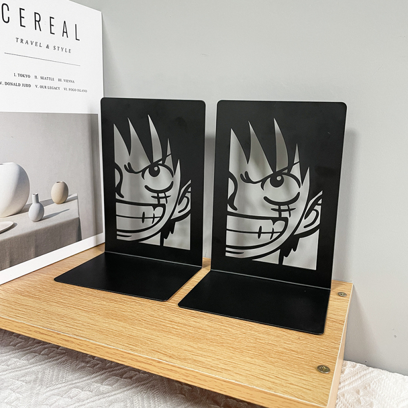 One Piece Luffy metalni stalak za knjige u obliku L s prorezima