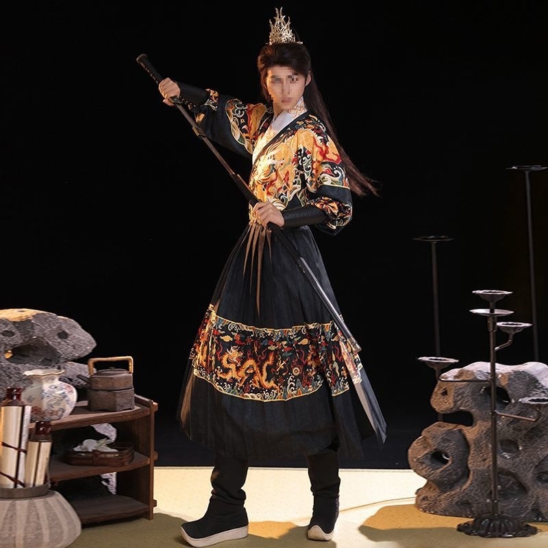 Hanfu u Ming stilu: Dragon's Roar kostim s letećom ribom za muškarce, brokatni gardijski kostim, proljeće–jesen stil