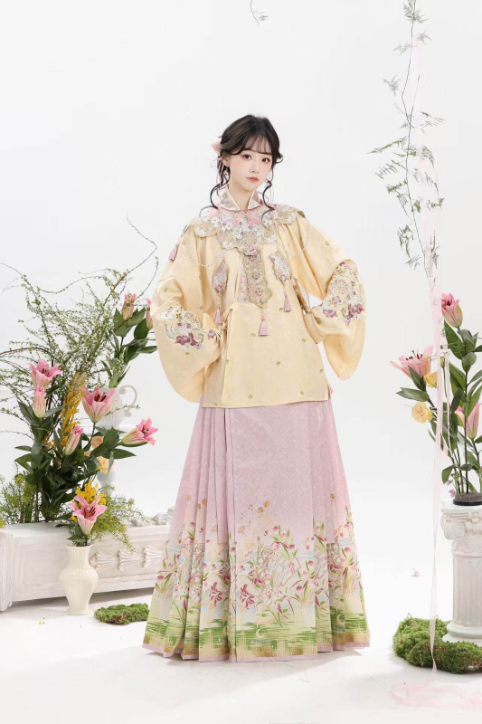 Luozhu Hanfu za žene, kineski stil dinastije Ming, kratka bluza s preklopnim ovratnikom i suknja Horse-face, proljetno izdanje za svakodnevno nošenje