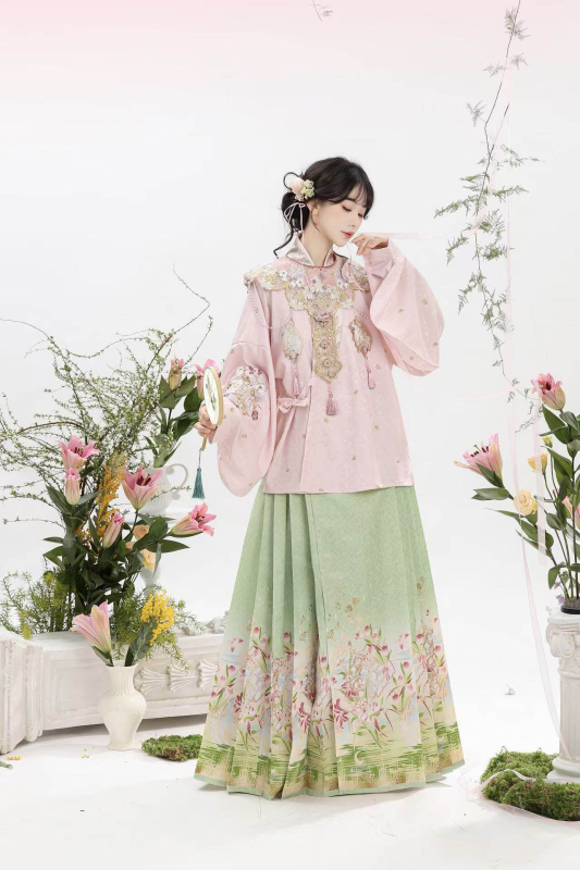 Luozhu Hanfu za žene, kineski stil dinastije Ming, kratka bluza s preklopnim ovratnikom i suknja Horse-face, proljetno izdanje za svakodnevno nošenje