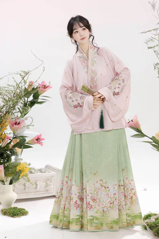 Luozhu Hanfu za žene, kineski stil dinastije Ming, kratka bluza s preklopnim ovratnikom i suknja Horse-face, proljetno izdanje za svakodnevno nošenje