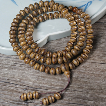 Agarwood Buddha gyöngy karkötő, egyláncos, öreg anyag, sárgás föld szín