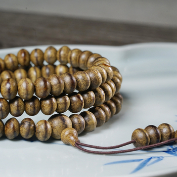 Agarwood Buddha gyöngy karkötő, egyláncos, öreg anyag, sárgás föld szín