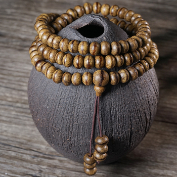 Agarwood Buddha gyöngy karkötő, egyláncos, öreg anyag, sárgás föld szín