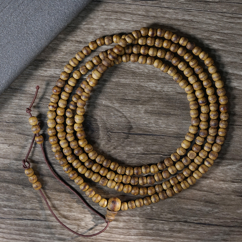 Agarwood Buddha gyöngy karkötő, egyláncos, öreg anyag, sárgás föld szín