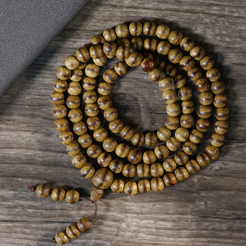 Agarwood Buddha gyöngy karkötő, egyláncos, öreg anyag, sárgás föld szín