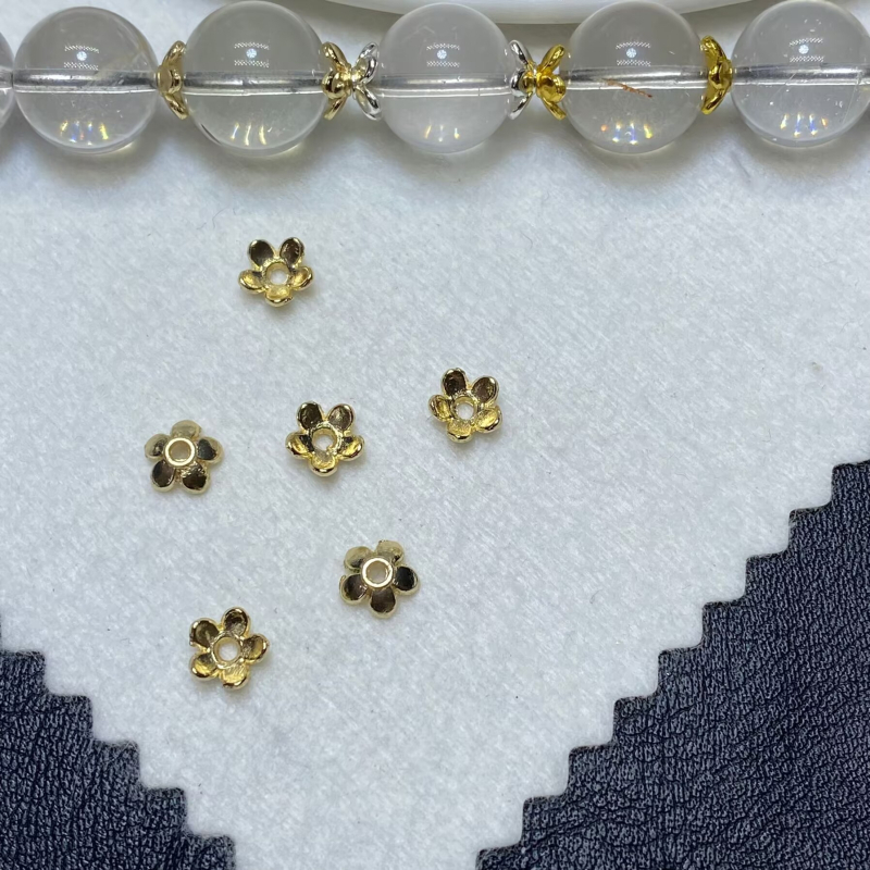 18K pozlaćeni držač cvijeta s izrezanim laticama, 14K zlatnog prepunjene kuglice s očuvanjem boje, kapica za perlice za DIY narukvicu nakit
