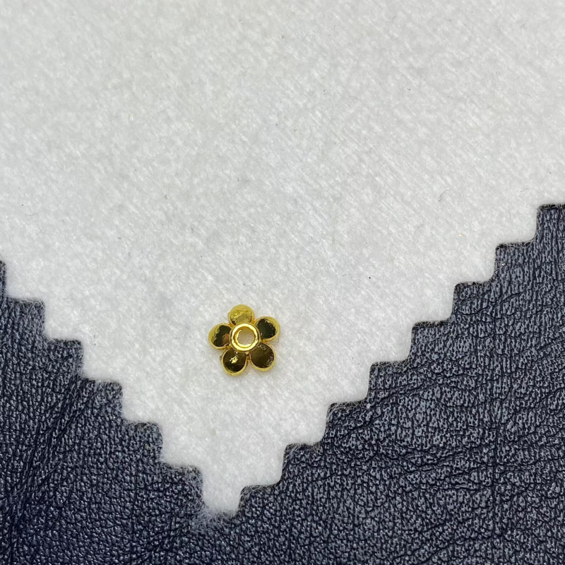 18K pozlaćeni držač cvijeta s izrezanim laticama, 14K zlatnog prepunjene kuglice s očuvanjem boje, kapica za perlice za DIY narukvicu nakit
