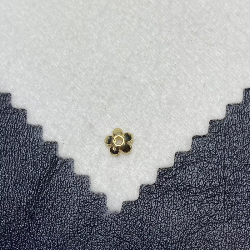 18K pozlaćeni držač cvijeta s izrezanim laticama, 14K zlatnog prepunjene kuglice s očuvanjem boje, kapica za perlice za DIY narukvicu nakit