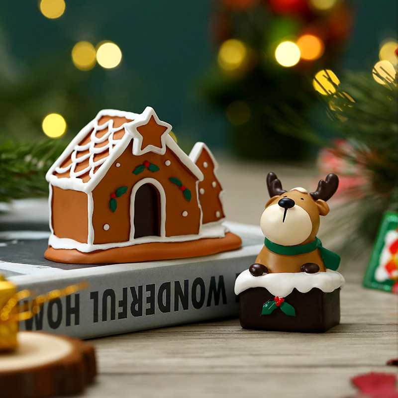 Karácsonyi díszek — aranyos kézzel készített díszek: Mikulás, rénszarvas, karácsonyfa, asztali dekoráció gyantából
