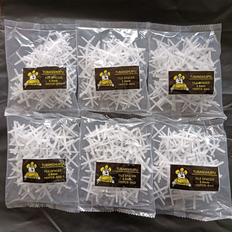 Križni razmaci za pločice s debelim karticama za pozicioniranje i kristalnim karticama za fuge – plastični alat za niveliranje