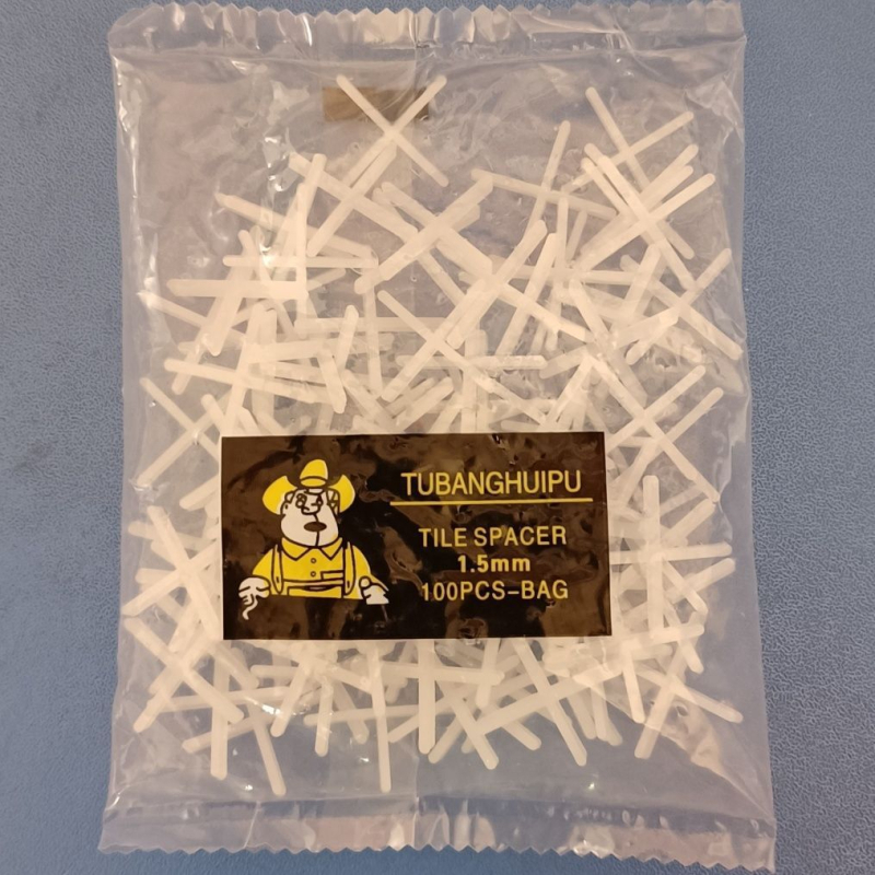 Križni razmaci za pločice s debelim karticama za pozicioniranje i kristalnim karticama za fuge – plastični alat za niveliranje