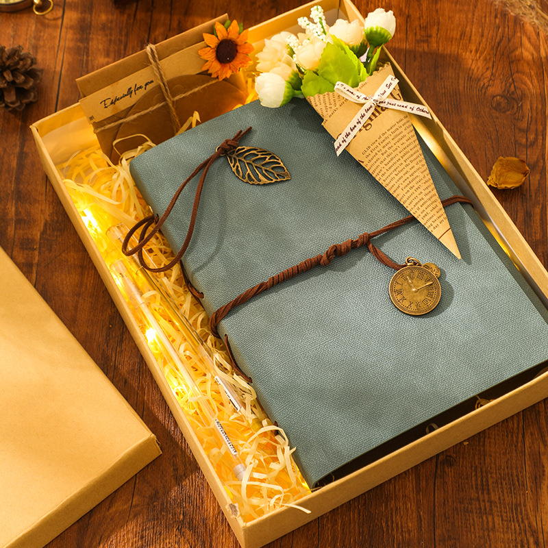 Retro DIY fotoalbum s darovnom kutijom za prikupljanje navijačkih memorabilija