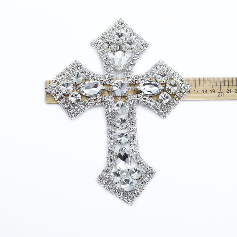 Krížové rhinestone ozdoby na oblečenie, topánky a klobúky – ručne zašívané diamantové doplnky pre DIY šperky