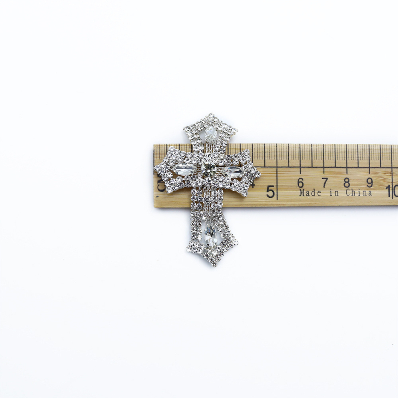 Krížové rhinestone ozdoby na oblečenie, topánky a klobúky – ručne zašívané diamantové doplnky pre DIY šperky