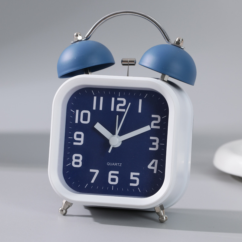 Tichý stolný budík pre študentov s nočným svetlom, hlasný alarm, jednoduchý moderný dizajn