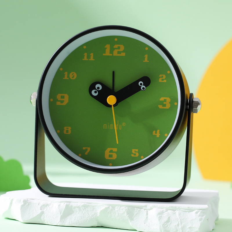 Stolný budík s roztomilým kresleným mechanickým dizajnom pre študentov, hlasný alarm