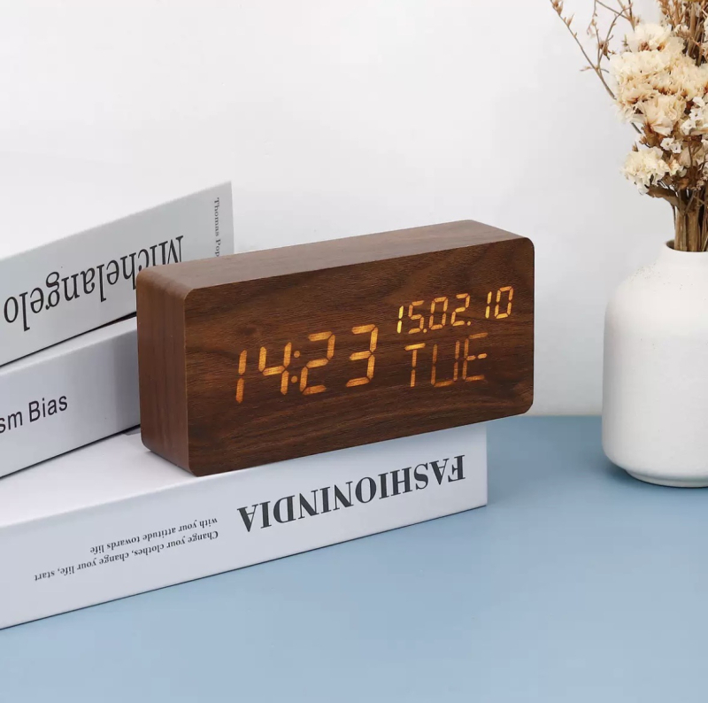 Drevené stolové hodiny s LED displejom, večný kalendár, ovládanie hlasom, budík pre študentov, obdĺžnikový dizajn