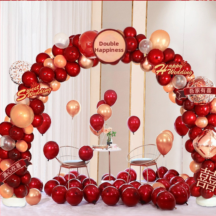 Set na výzdobu svadobnej izby: KT dosky nalepky so symbolom „Dvojité šťastie“, balónový oblúk v retiazke, karta „Naša rodina je šťastná“