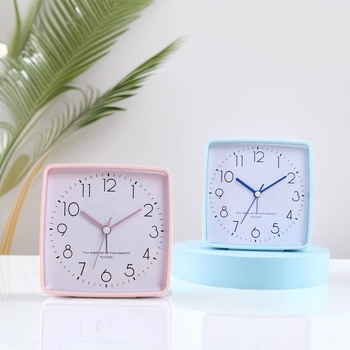 Kreatívny štvorcový budík pre študentské internáty, minimalistný stolný budík do detskej izby, mimoriadne hlasné budenie