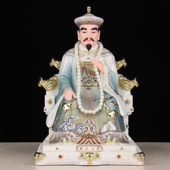Imitované porcelánové sošky taoistických bohov: Hu San Tai Ye, Hu San Tai Nai, Huang San Tai Ye, Huang San Tai Nai, Pang Tai Ye, Pang Tai Nai, Chang Tai Ye, Hei Lao Tai