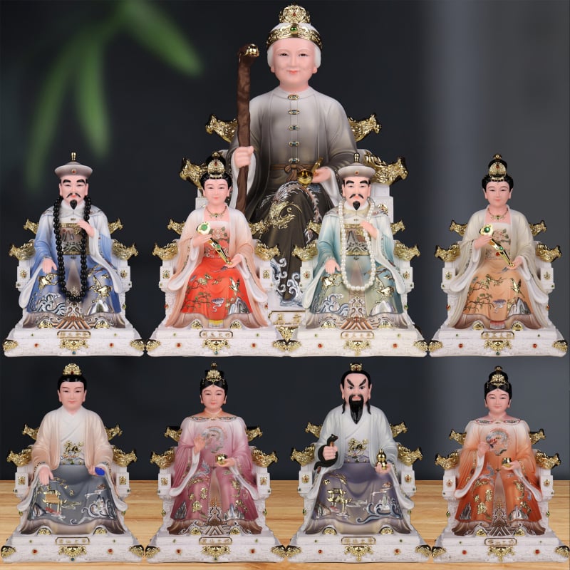 Imitované porcelánové sošky taoistických bohov: Hu San Tai Ye, Hu San Tai Nai, Huang San Tai Ye, Huang San Tai Nai, Pang Tai Ye, Pang Tai Nai, Chang Tai Ye, Hei Lao Tai