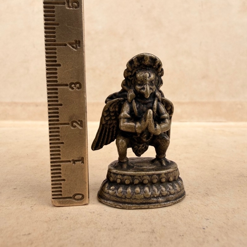 Tibetský štýl mosadzné malé Budhové sošky Guanyin s tisícimi rukami, buddhistické korálkové doplnky, retro ručne vyrábaný malý dekoratívny doplnok