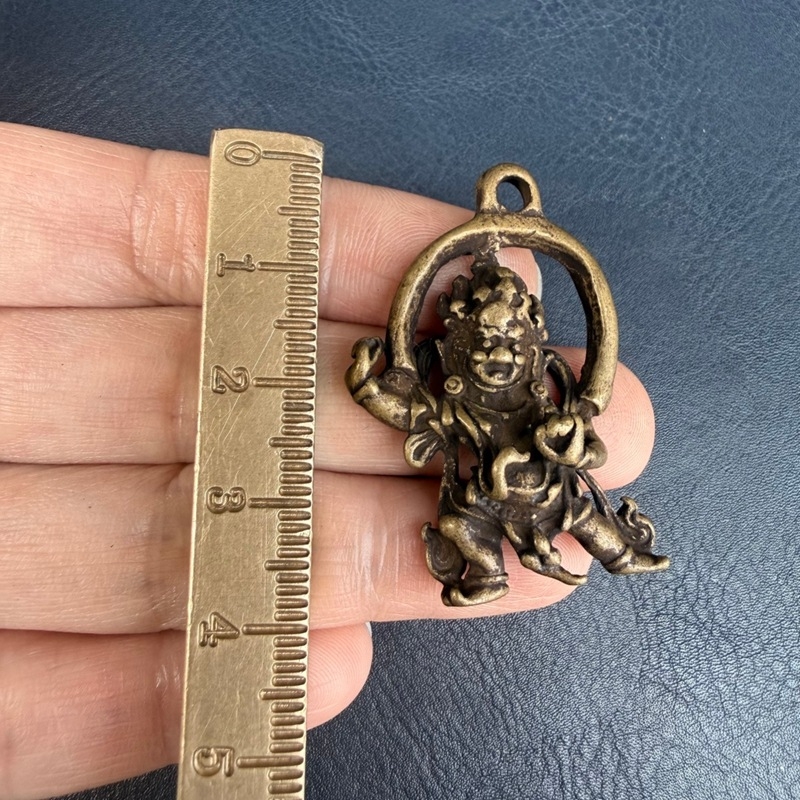 Tibetský štýl mosadzné malé Budhové sošky Guanyin s tisícimi rukami, buddhistické korálkové doplnky, retro ručne vyrábaný malý dekoratívny doplnok