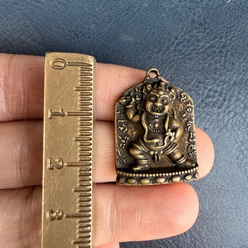 Tibetský štýl mosadzné malé Budhové sošky Guanyin s tisícimi rukami, buddhistické korálkové doplnky, retro ručne vyrábaný malý dekoratívny doplnok