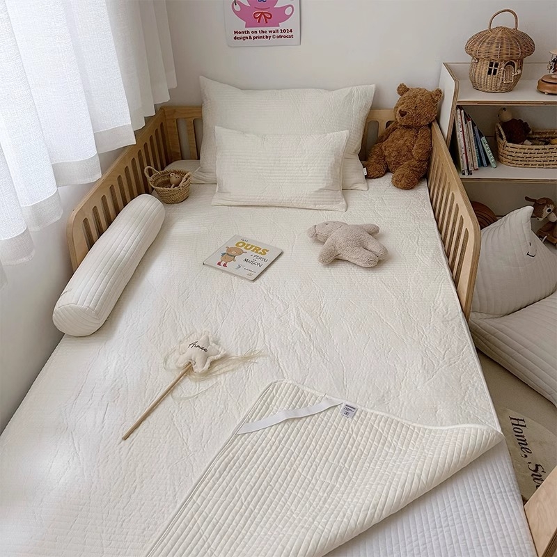 60S bavlnený quilted jednobarevný kryt na detskú postieľku s hebkou matracovou vložkou a vypolstrovaným plátnom pre škôlku