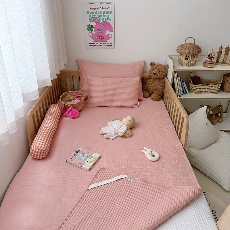60S bavlnený quilted jednobarevný kryt na detskú postieľku s hebkou matracovou vložkou a vypolstrovaným plátnom pre škôlku